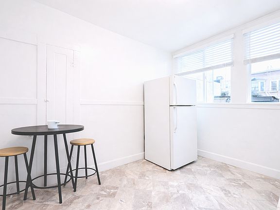 2nd image of 525 Grove St APT 1