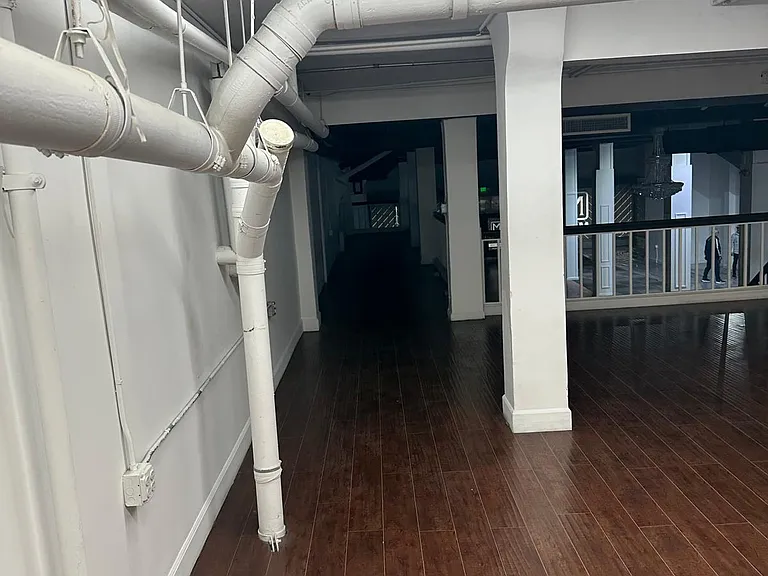 748 S Main St — Photo 17