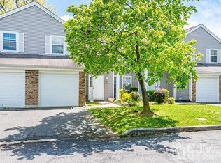 38 Renaissance Ln, New Brunswick, NJ 08901