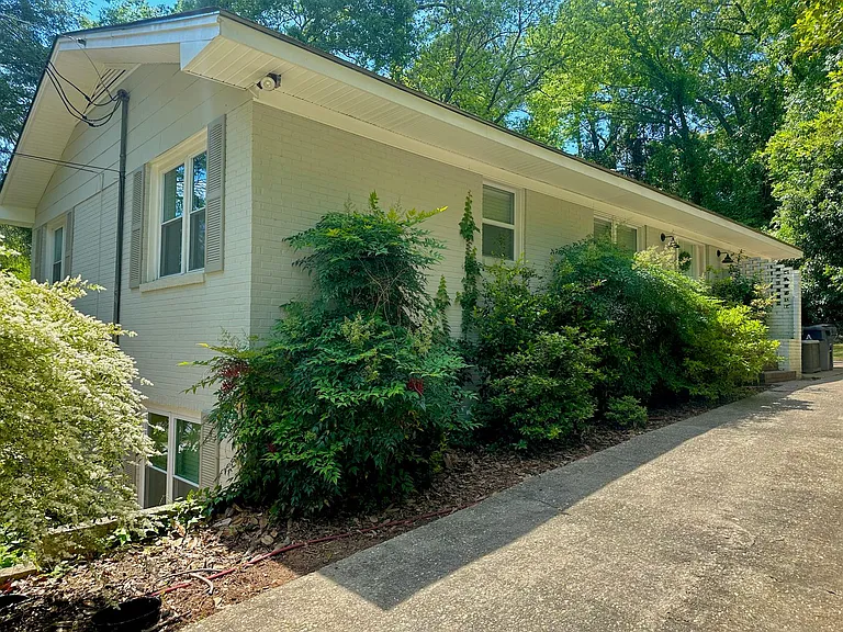 560 Sherwood Dr — Photo 4