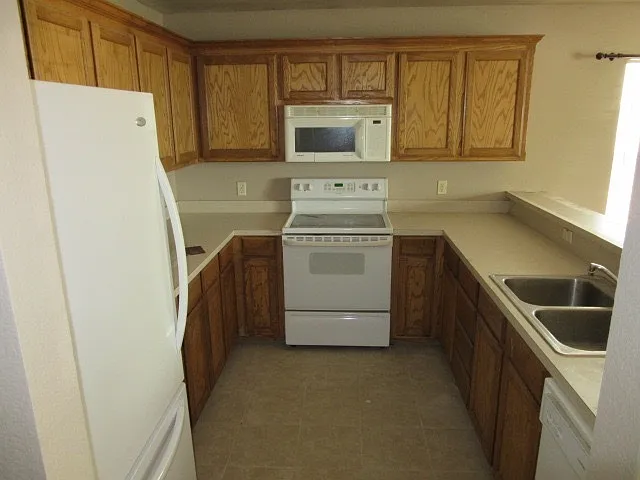 4526 Cole Dr — Photo 4