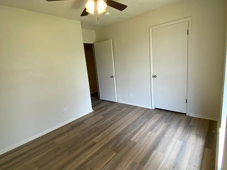 1524 N Manning St — Photo 8