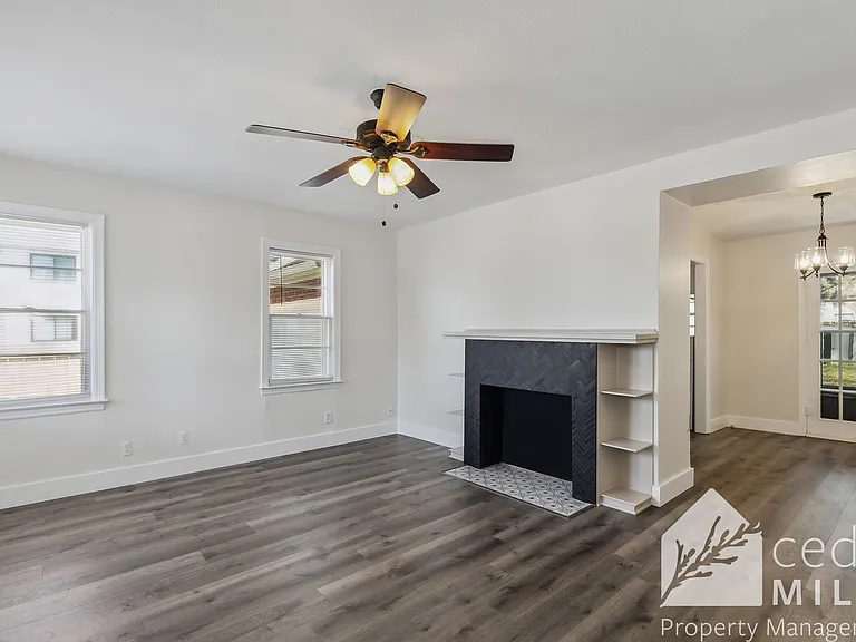 636 N Bluff Ave — Photo 2