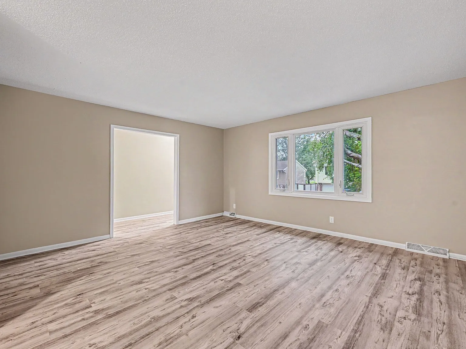 4 bed, 1792 sqft, $2,295 — Photo 4