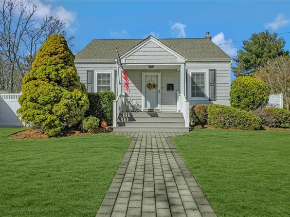 500 9th Avenue, East Northport, NY 11731