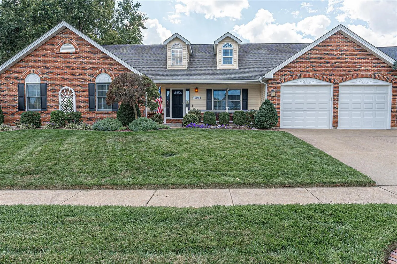 166 Huntington Downs photo 1
