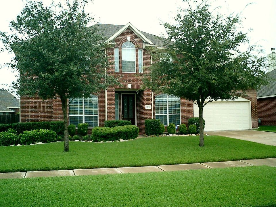 Front Curb View