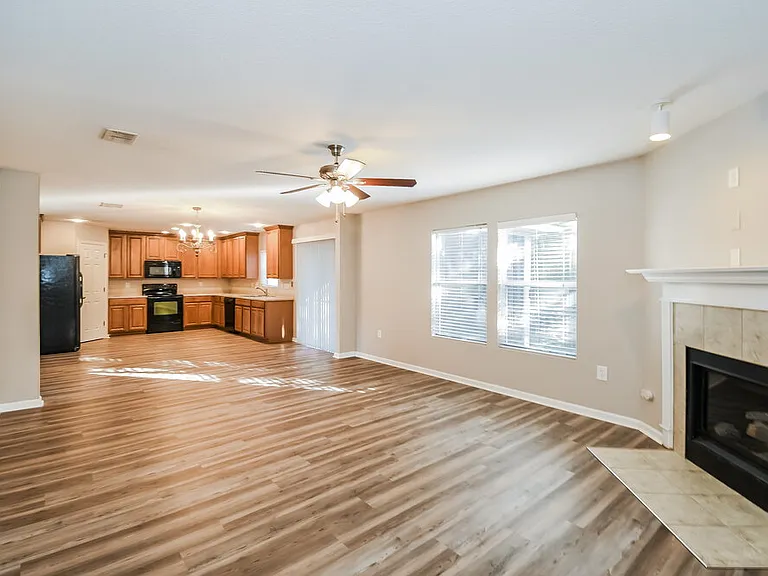 801 Crystal Spring Way St — Photo 5