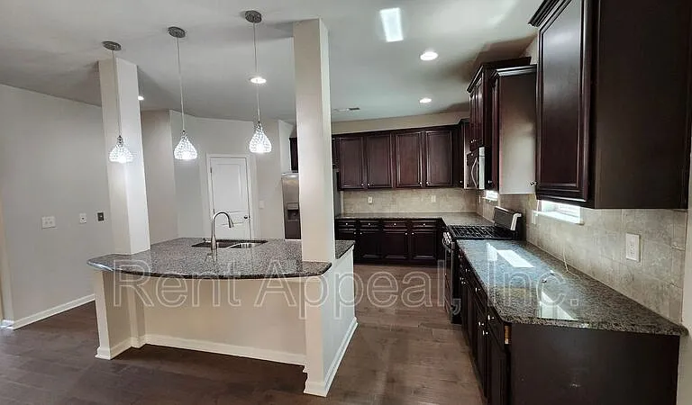 3523 Woodshade Dr — Photo 3