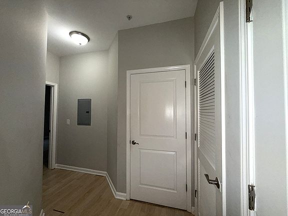 5th image of 870 Mayson Turner Rd NW Unit 1001