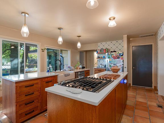 3rd image of 1505 Casteel Drive