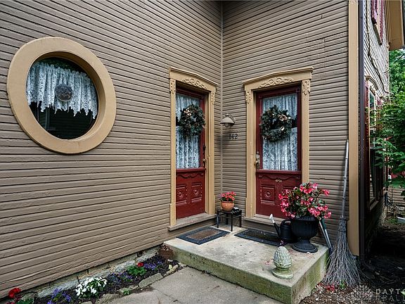 5th image of 142 N Main St