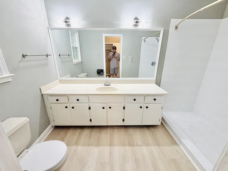 7905 Castleton Ln — Photo 18