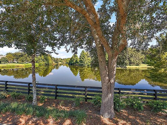 4th image of 2921 Meadow Lawn Ln