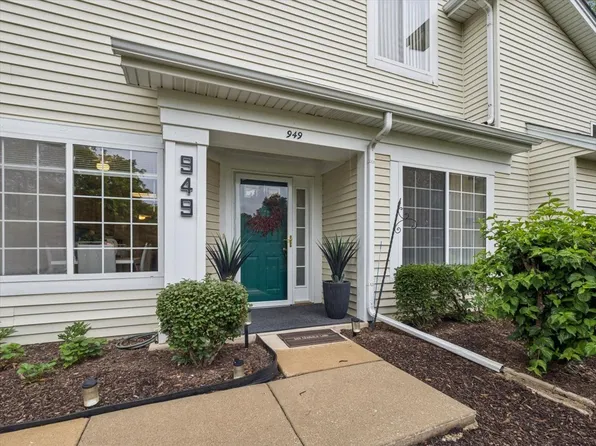 949 Charlela Ln, Elk Grove Village, IL 60007