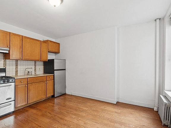 3rd image of 245 W 115th St APT 7
