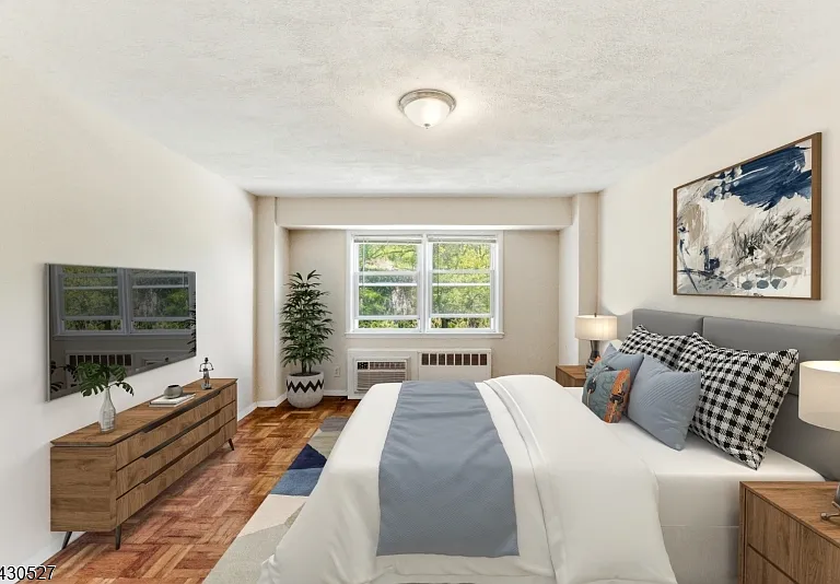 415 Claremont Ave — Photo 22