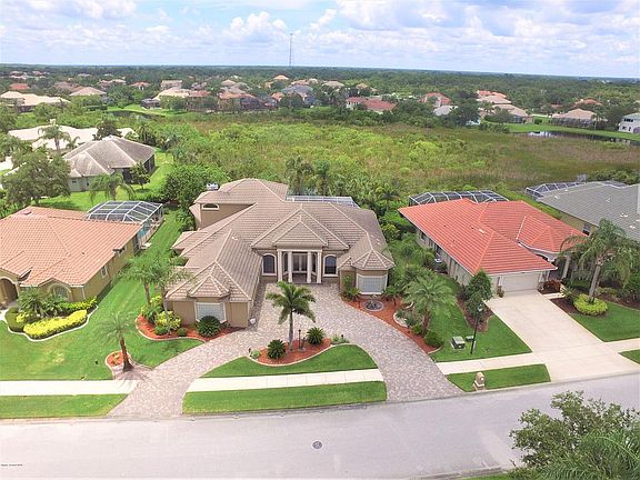 5th image of 834 Chatsworth Dr