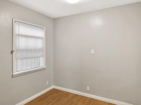 1451 1/2 W 37th Dr #1451-1/2