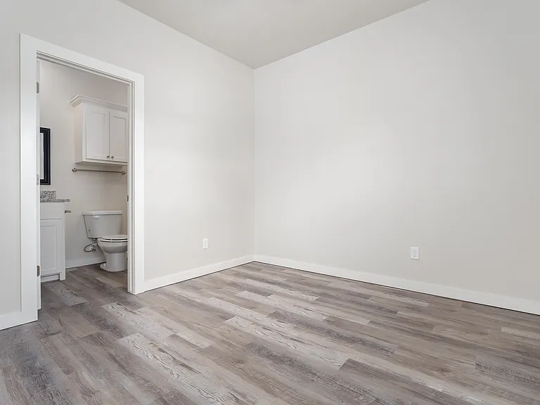 1105 Coffey Dr — Photo 7