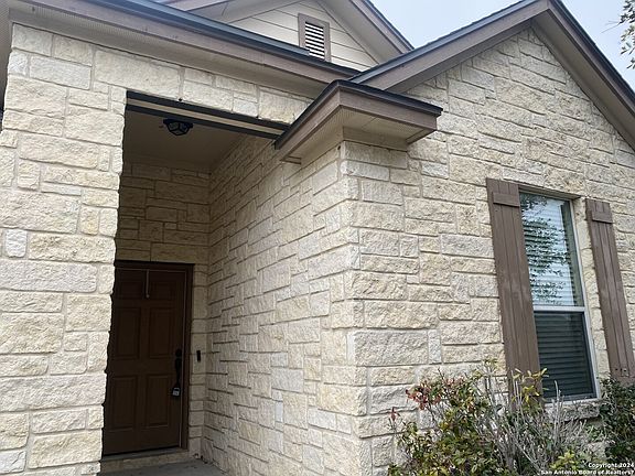 2nd image of 10911 Fox Crest