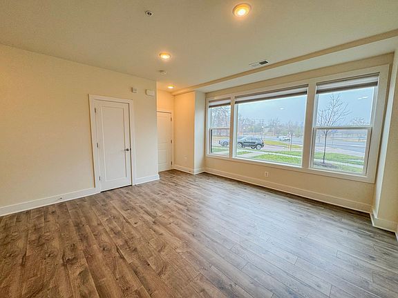 4th image of 5 Silverway Dr #3