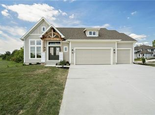 1302 NW 104th St, Kansas City, MO 64155