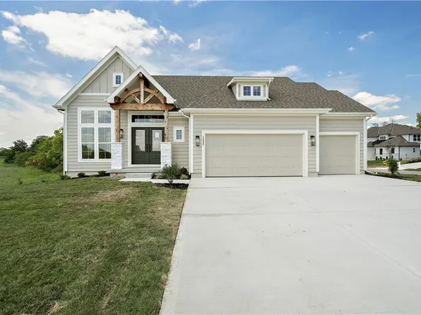 1302 NW 104th St, Kansas City, MO 64155