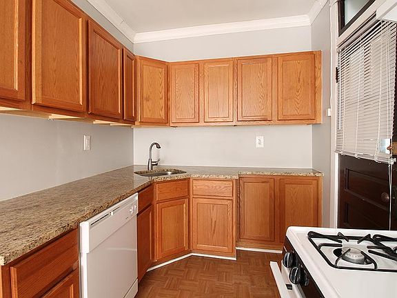 5th image of 311 N Oak Park Ave APT 3C