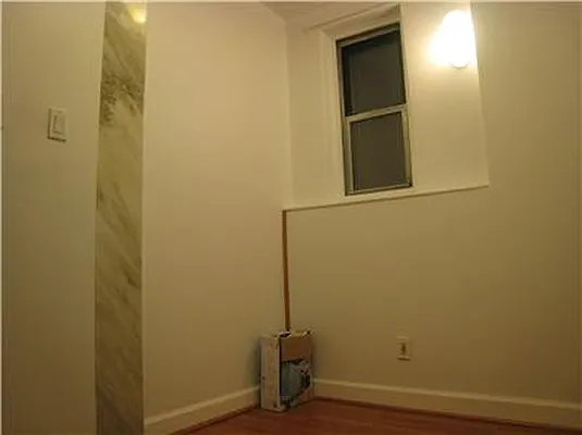 Sold by R New York | media 2