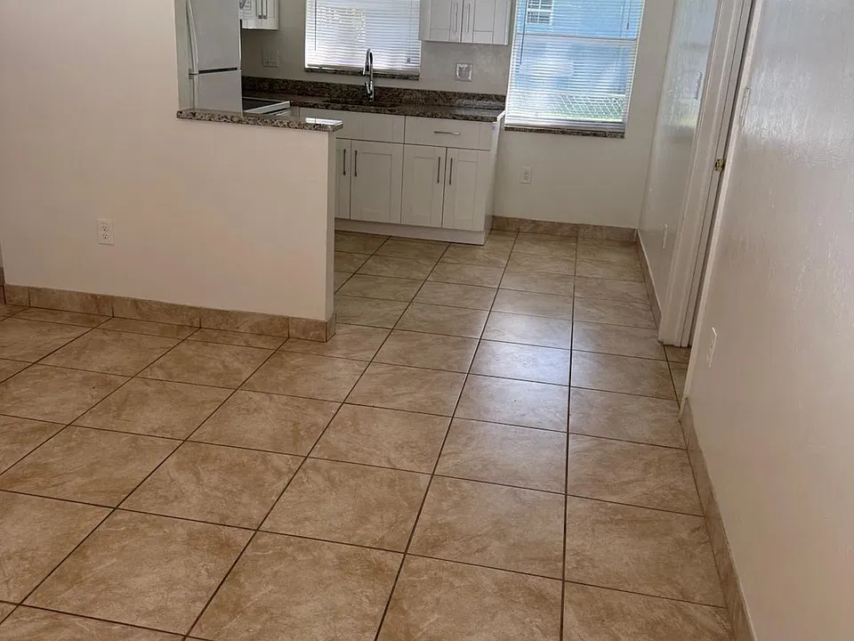 2216 Royal Palm Ave #3
