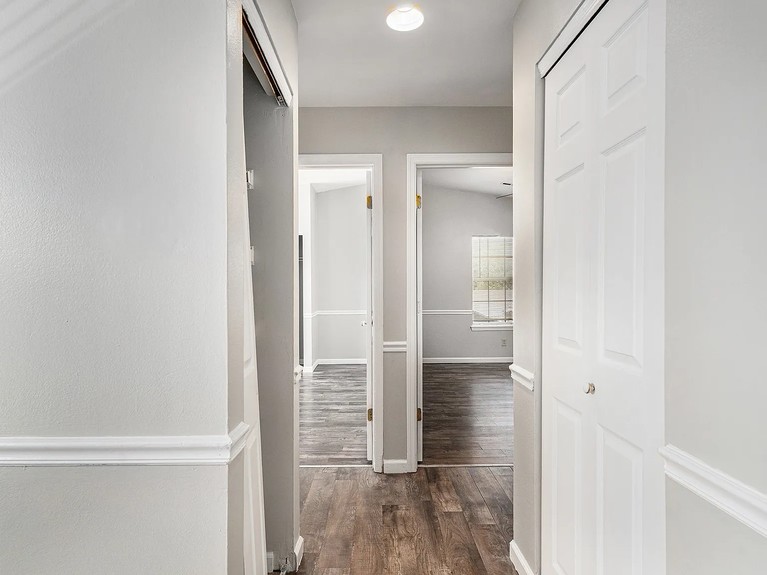 2 bed, 965 sqft, $1,350 — Photo 4