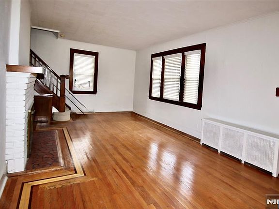 3rd image of 9-02 12th Street