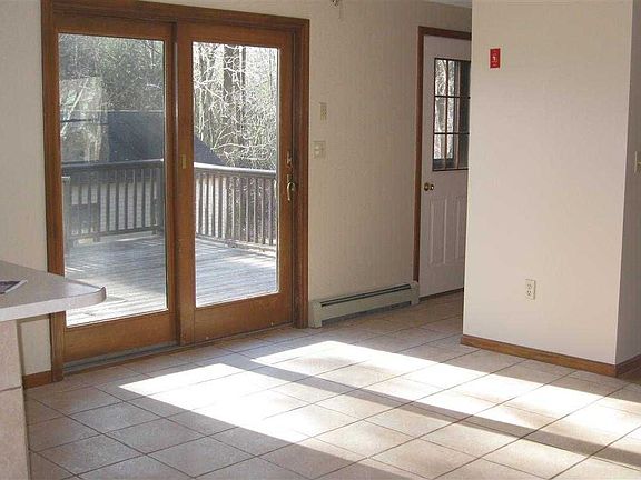 5th image of 8 Applewood Ln