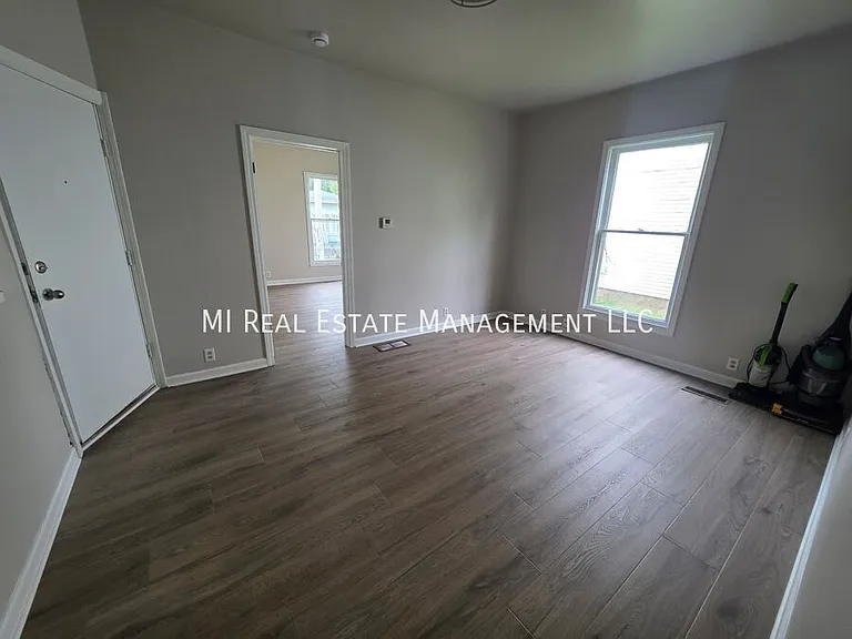 270 E Washington St #1 — Photo 7