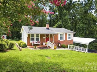 121 Rhyne St, Morganton, NC 28655
