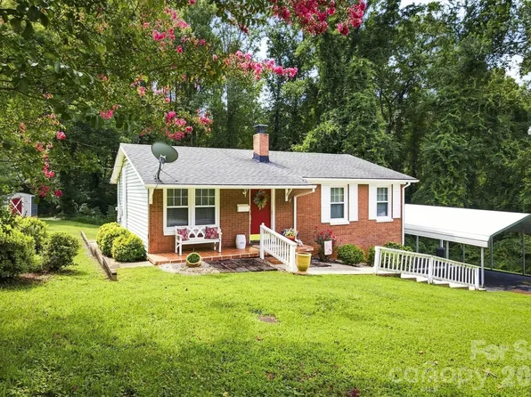 121 Rhyne St, Morganton, NC 28655