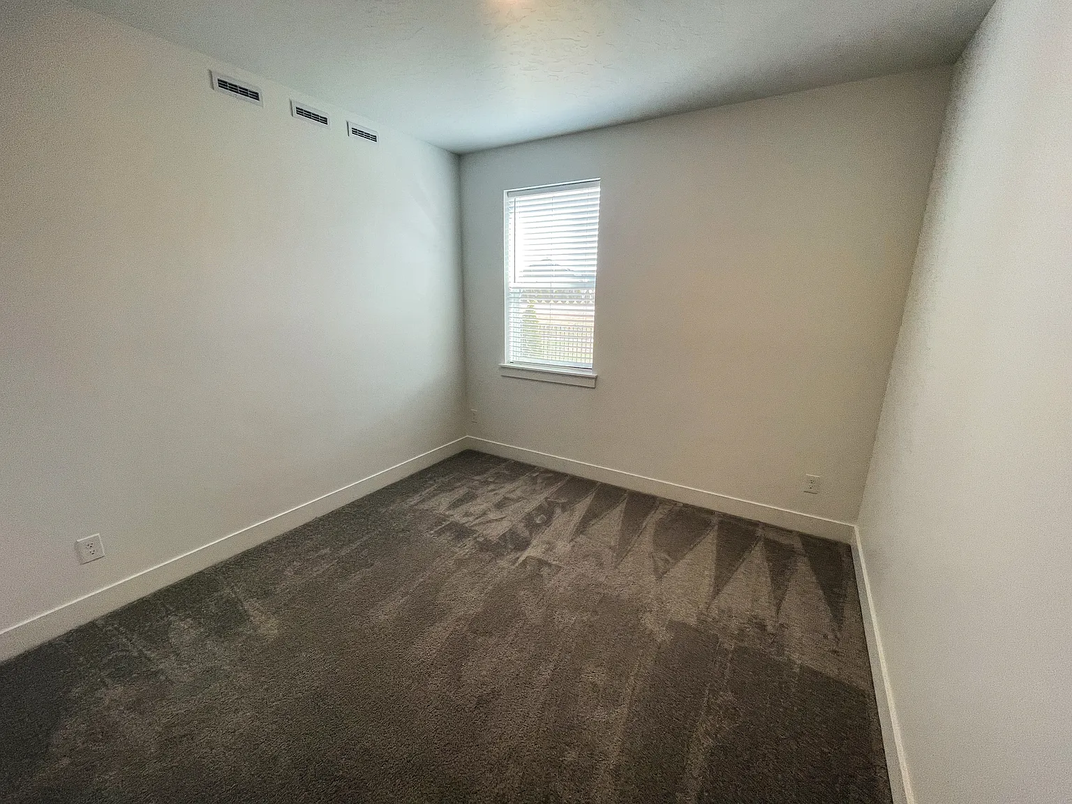 4 bed, 2021 sqft, $2,550 — Photo 4
