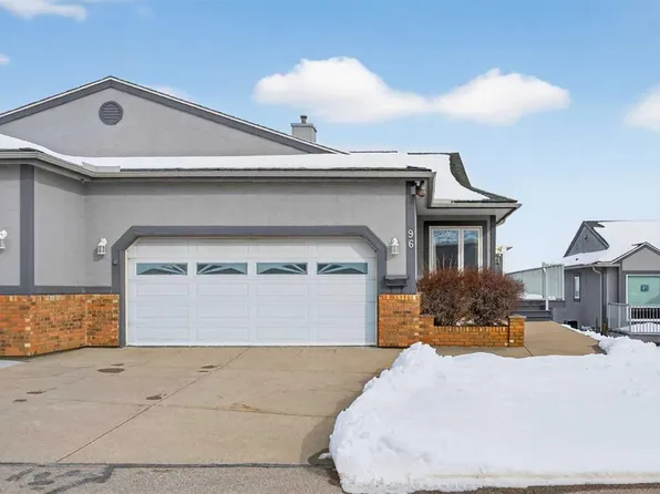 96 W Norquay Hts NW, Calgary, AB T2K 6H4
