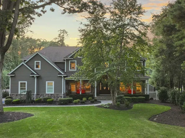 387 Cedar Hill Ave, Wyckoff, NJ 07481