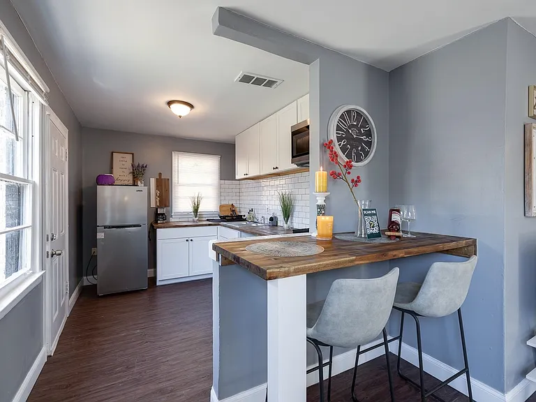 1050 N Parkway Ave — Photo 5