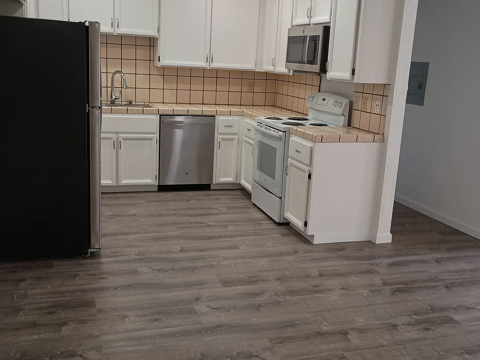 2 bed, 962 sqft, $2,650 — Photo 3