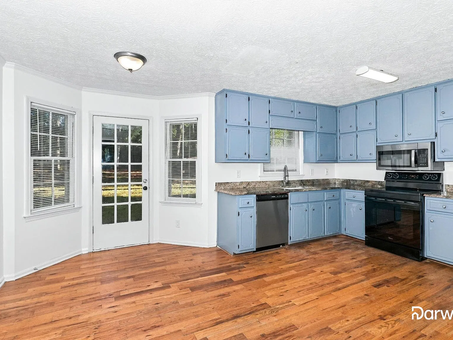 3 bed, 2.5 bath, 2222 sqft, $2,040 — Photo 3