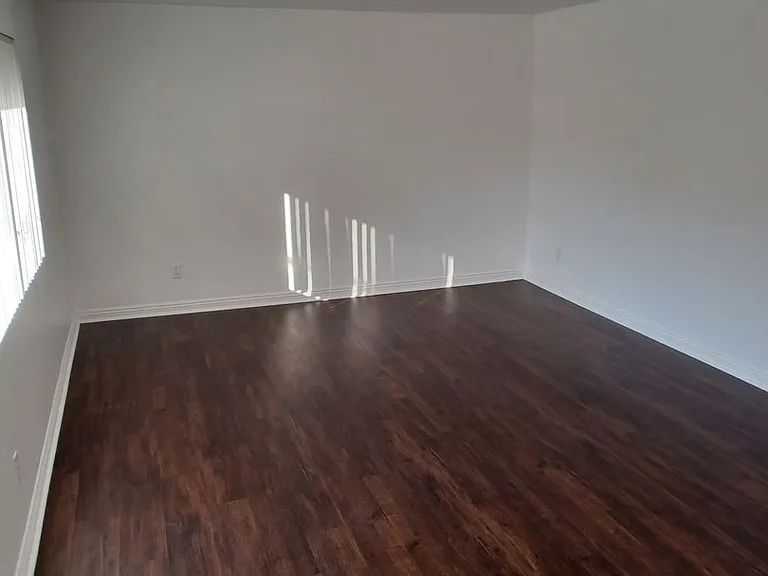 9th Street Apartments — Photo 2