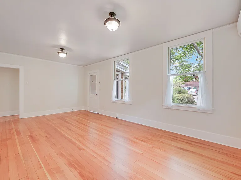 1608 Walnut St — Photo 7
