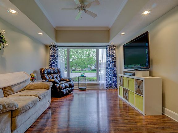 3rd image of 18801 Diamond Pointe Ct