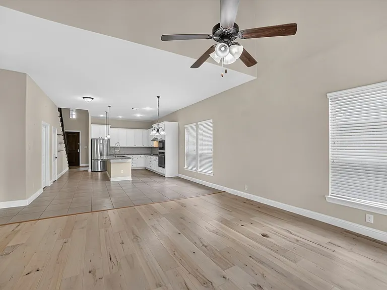 10712 Troutt Dr — Photo 8