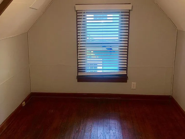 615 N Lincoln St — Photo 9