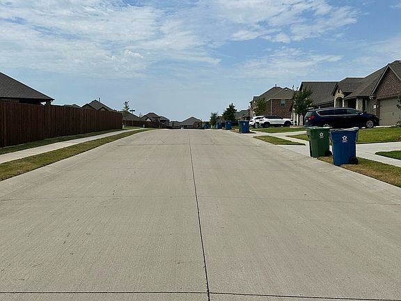 5th image of 3417 Comal Dr