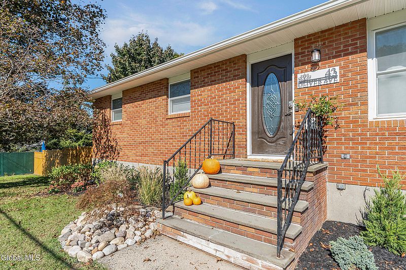 3rd image of 43 Oliver Avenue
